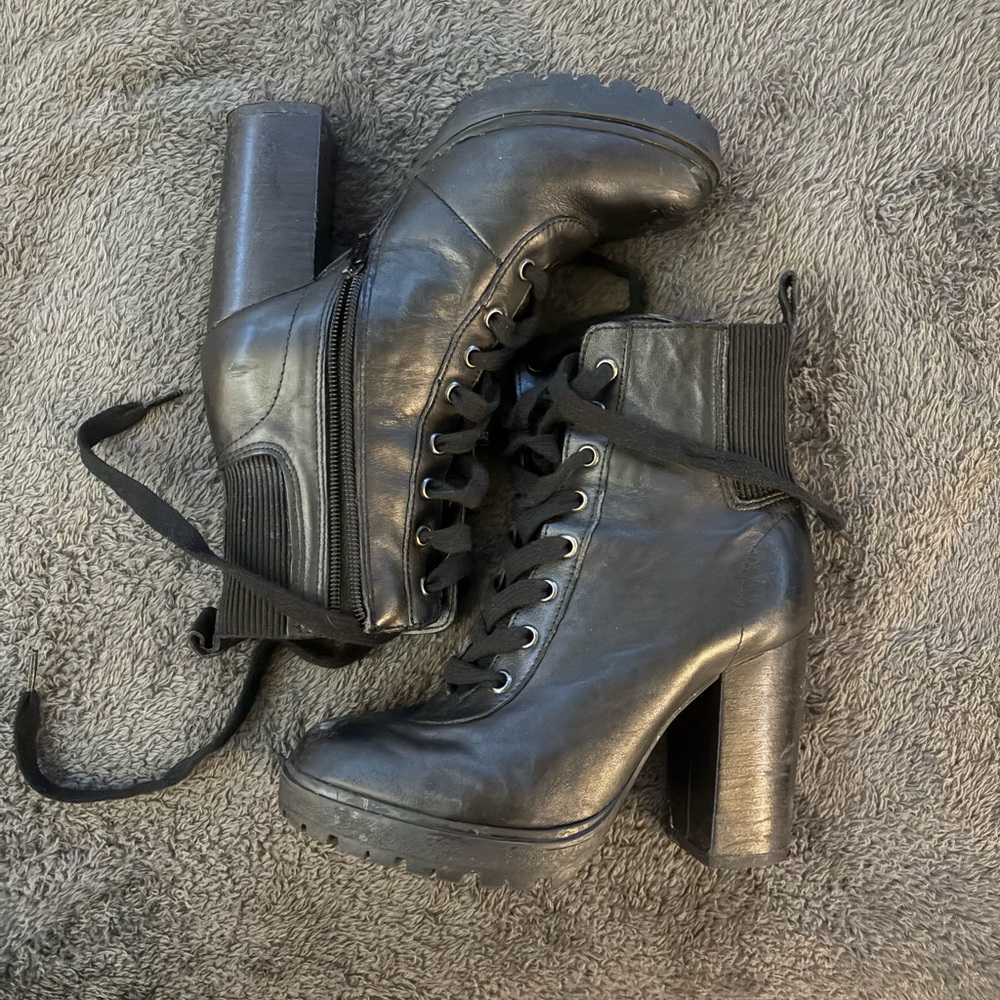 Steve Madden Latch booties